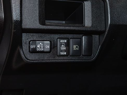 Used 2019 Toyota Tacoma TRD Off-Road AWD/4WD image 16