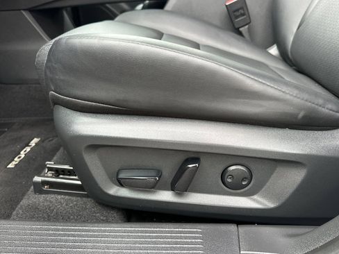 Used 2023 Nissan Rogue SV w/ SV Premium B Package FWD image 15