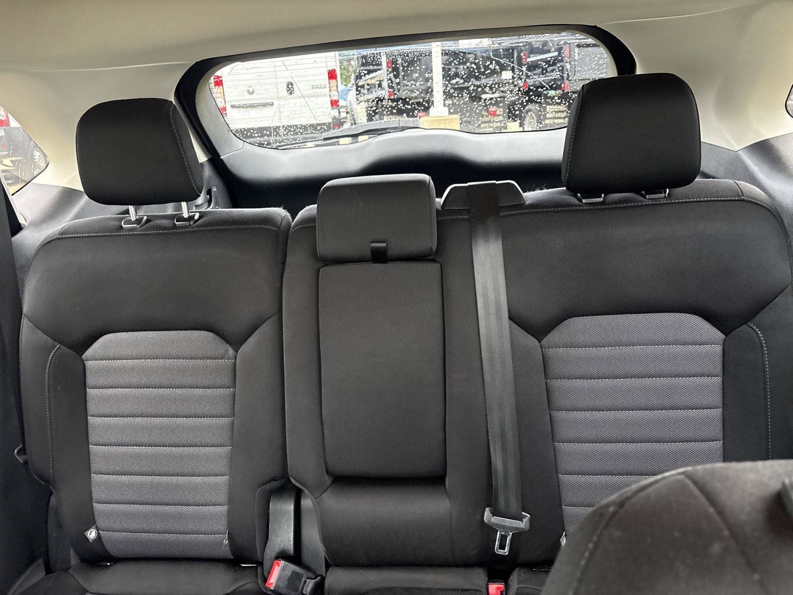 Used 2019 Ford Edge SE FWD image 23