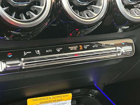 Used 2025 Mercedes-Benz GLA 250 4MATIC image 15