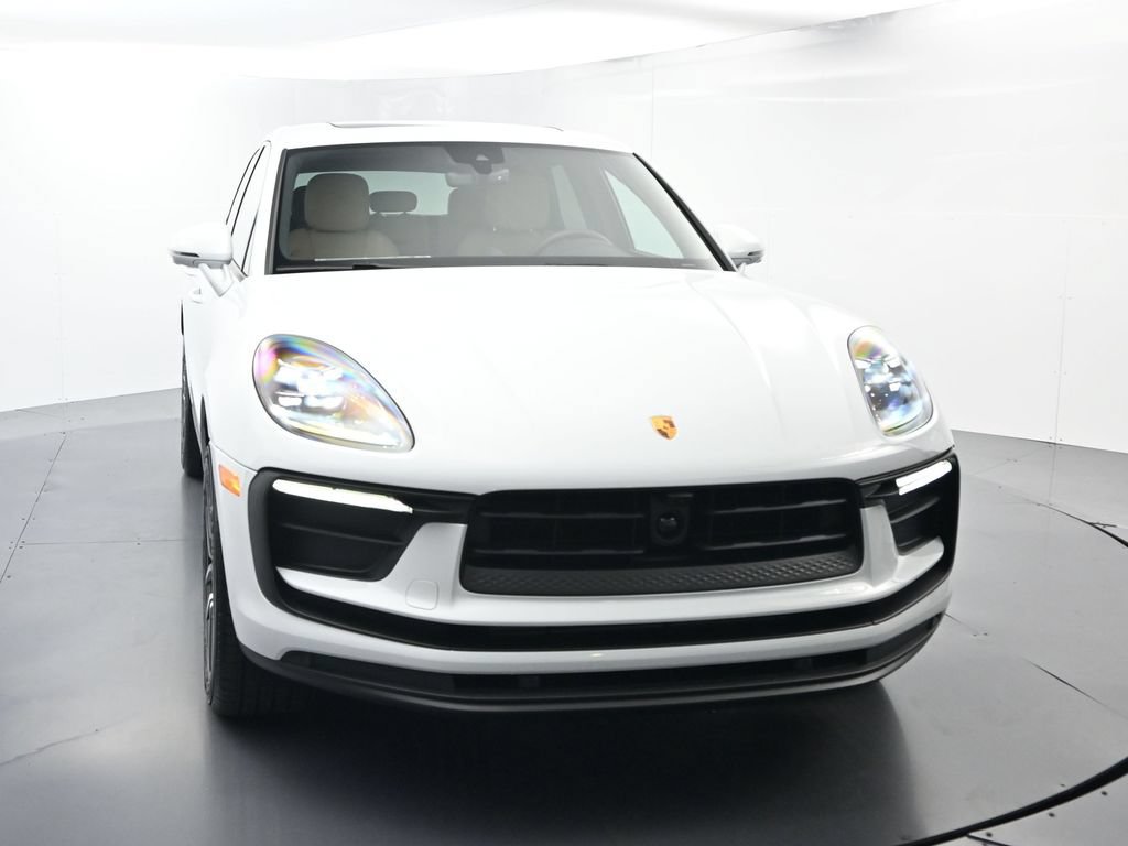 Certified 2026 Porsche Macan AWD/4WD image 18