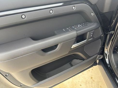 New 2026 Land Rover Defender 110 X-Dynamic SE image 12