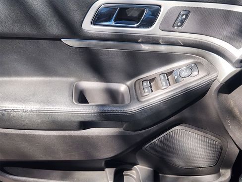 Used 2013 Ford Explorer XLT image 22