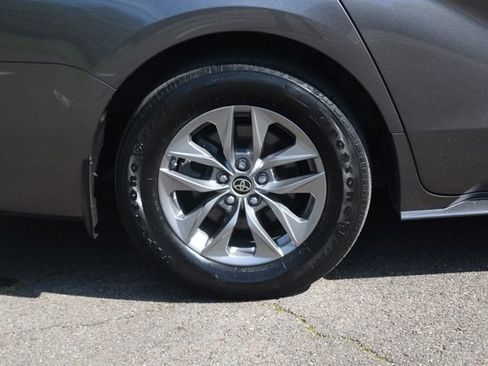 Used 2024 Toyota Sienna LE AWD/4WD image 27