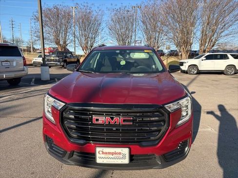 Used 2024 GMC Terrain SLE w/ Elevation Edition image 8