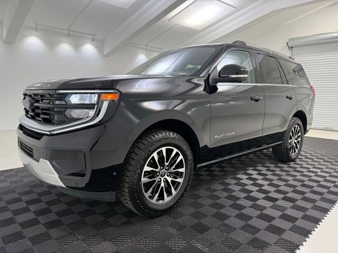 Used 2025 Ford Expedition Platinum AWD/4WD image 3