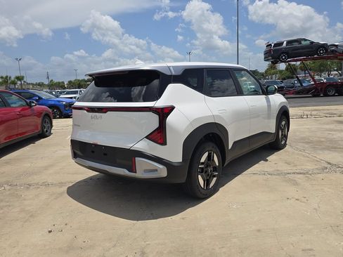 New 2027 Kia Seltos LX FWD image 8