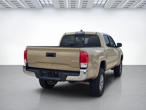 Used 2017 Toyota Tacoma SR5 w/ Tow Package AWD/4WD image 3