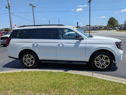 Used 2025 Ford Expedition Active AWD/4WD image 4