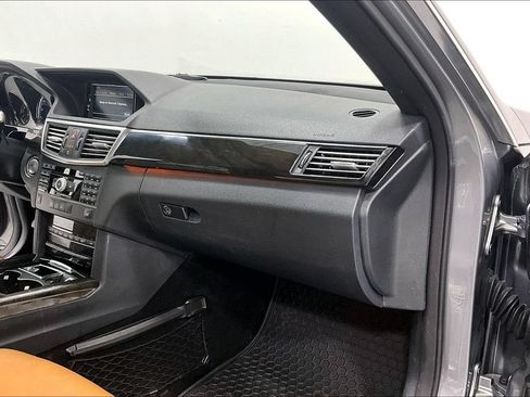 Used 2010 Mercedes-Benz E 350 Sedan image 16