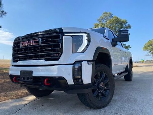 Used 2024 GMC Sierra 2500 AT4 w/ AT4 Preferred Package AWD/4WD image 3