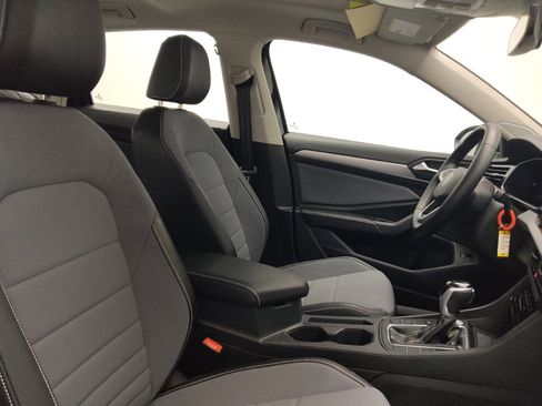 Used 2025 Volkswagen Jetta SE image 21