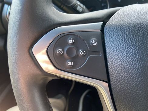 Used 2023 Chevrolet Traverse LT FWD image 18