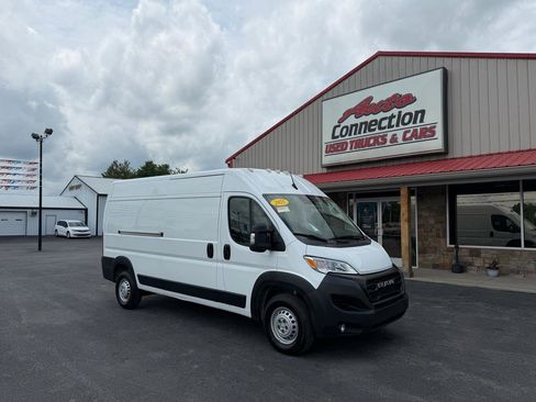 Used 2025 RAM ProMaster 2500 w/ Convenience Group FWD image 2
