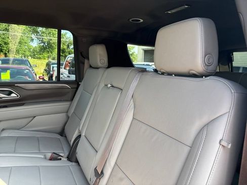 Used 2024 Chevrolet Suburban Z71 w/ Z71 Off-Road Package AWD/4WD image 20