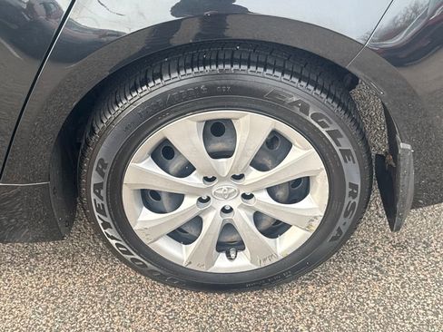 Used 2020 Toyota Corolla LE image 39
