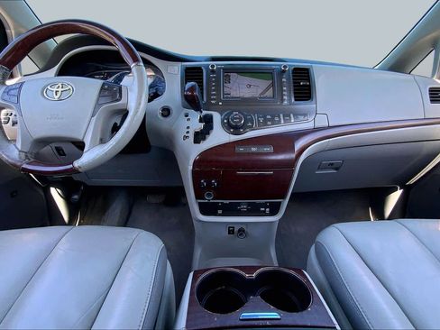 Used 2011 Toyota Sienna Limited w/ Premium Pkg FWD image 14