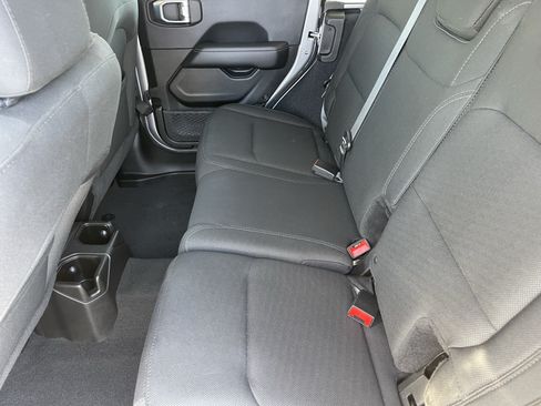Used 2018 Jeep Wrangler Unlimited Sahara w/ Uconnect 4C Nav & Sound Group AWD/4WD image 16