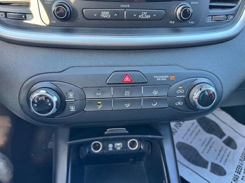 Used 2018 Kia Sorento FWD V6 image 45