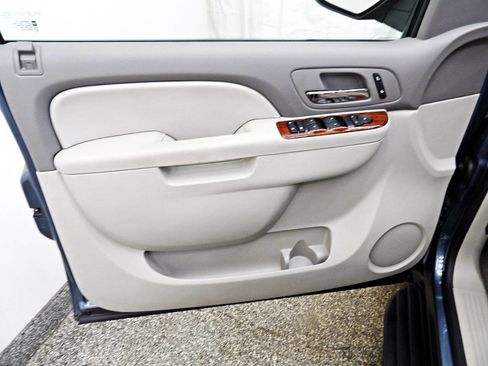 Used 2012 Chevrolet Avalanche LT image 7