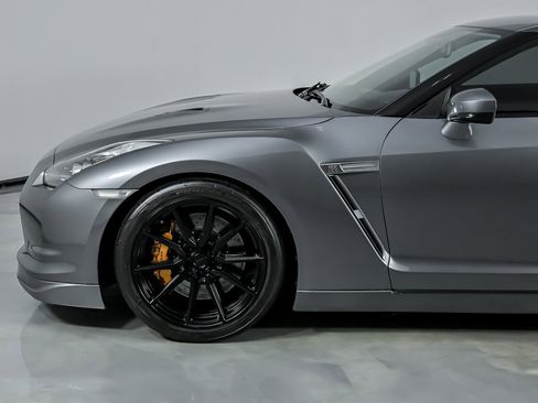 Used 2010 Nissan GT-R Premium image 7