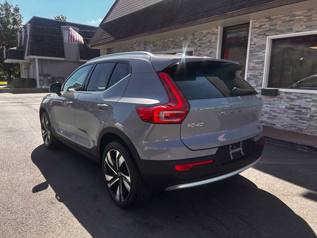 Used 2024 Volvo XC40 B5 Plus w/ Protection Package Premier AWD/4WD image 5