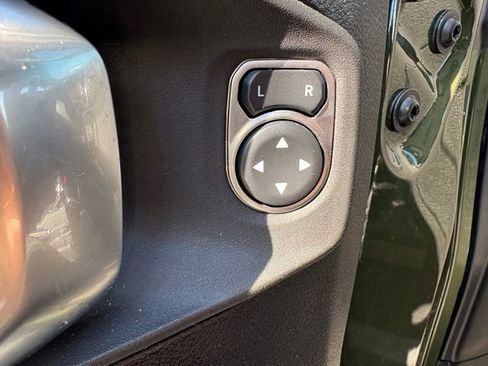 Used 2021 Jeep Gladiator Sport AWD/4WD image 17