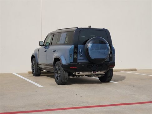 New 2026 Land Rover Defender 110 X-Dynamic SE image 3