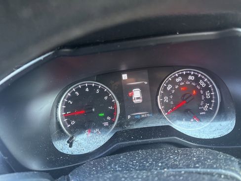 Used 2022 Toyota RAV4 LE image 9