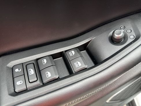 Used 2022 Jeep Grand Cherokee Limited image 15