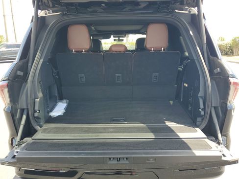 Used 2025 Lincoln Navigator Reserve AWD/4WD image 6