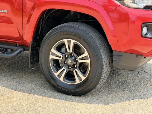 Certified 2019 Toyota Tacoma TRD Sport AWD/4WD image 25