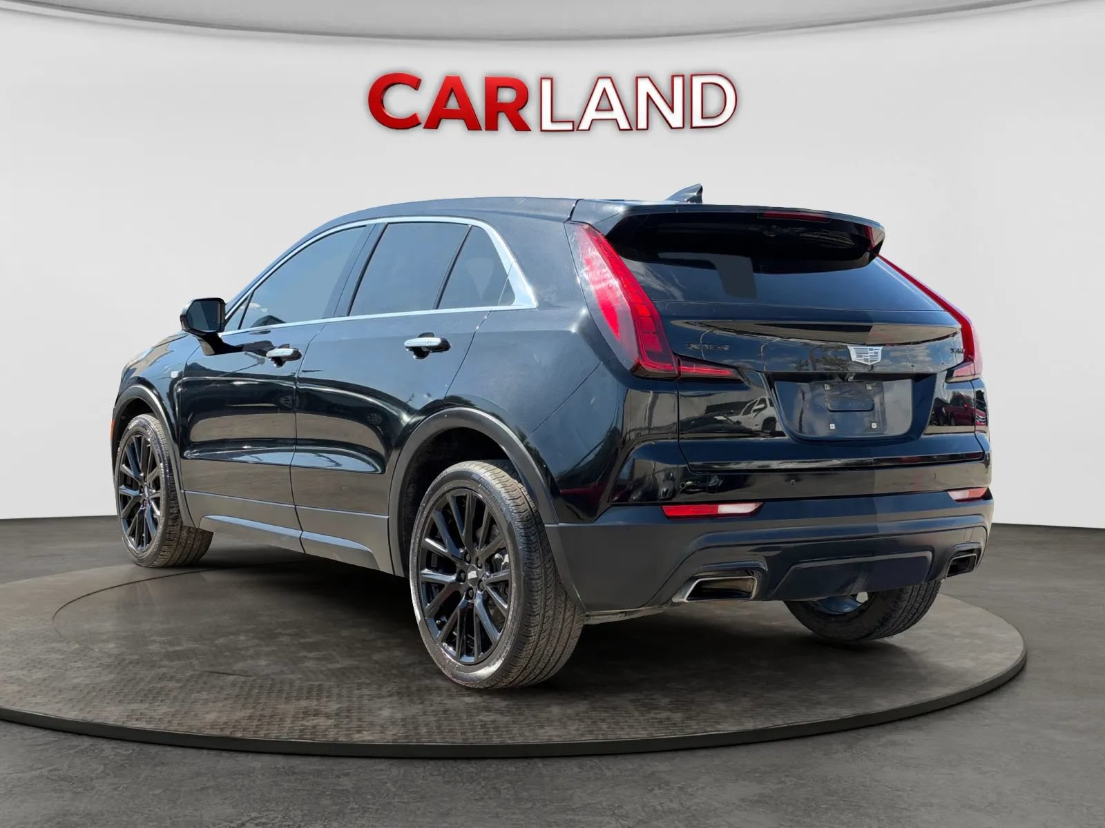 Used 2022 Cadillac XT4 Luxury w/ LPO, Onyx Lite Package FWD image 4