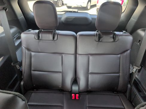 Used 2025 Ford Explorer Platinum w/ Ultimate Package RWD image 34