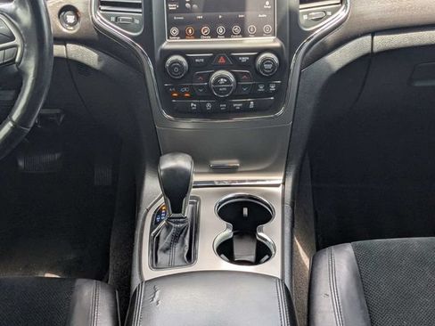 Used 2018 Jeep Grand Cherokee Laredo AWD/4WD image 18