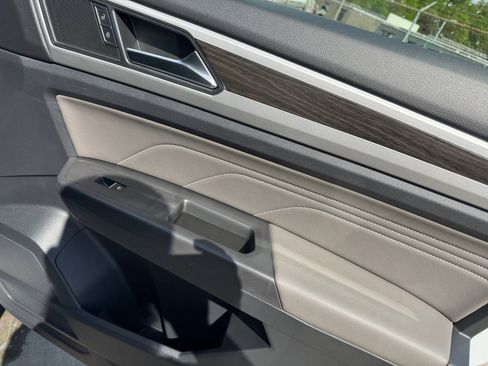 Used 2023 Volkswagen Atlas SE w/ Panoramic Sunroof Package image 35