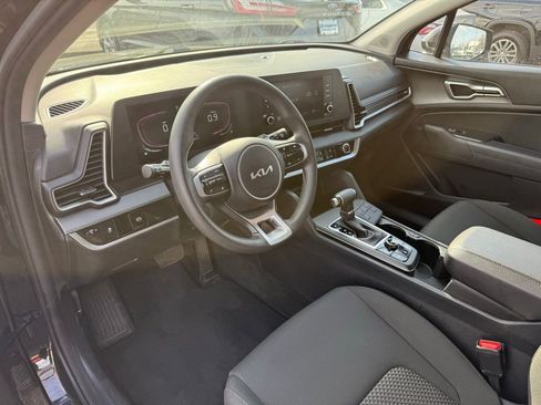 Used 2024 Kia Sportage LX FWD image 6