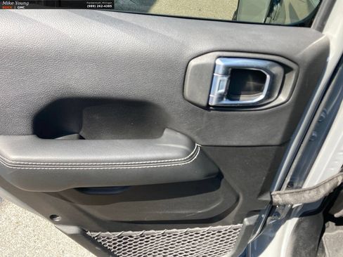 Used 2021 Jeep Wrangler Unlimited Sahara w/ Uconnect 4C Nav & Sound Group AWD/4WD image 12