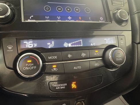 Used 2020 Nissan Rogue SV image 21