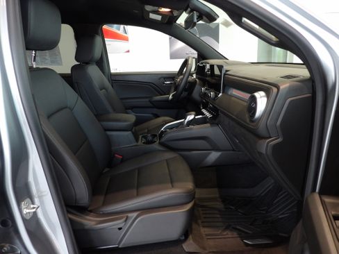 Used 2024 Chevrolet Colorado LT w/ LT Convenience Package III image 25