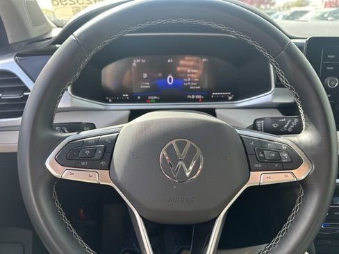 Used 2025 Volkswagen Taos SE AWD/4WD image 13