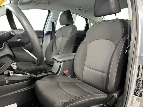 Used 2022 Kia Forte LXS image 17