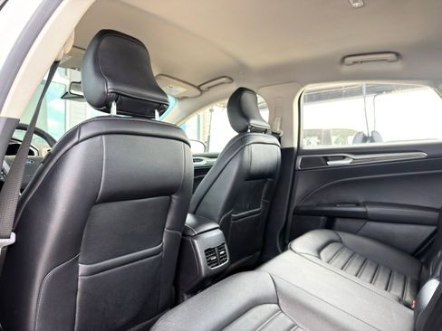 Used 2018 Ford Fusion SE w/ Equipment Group 602A FWD image 19