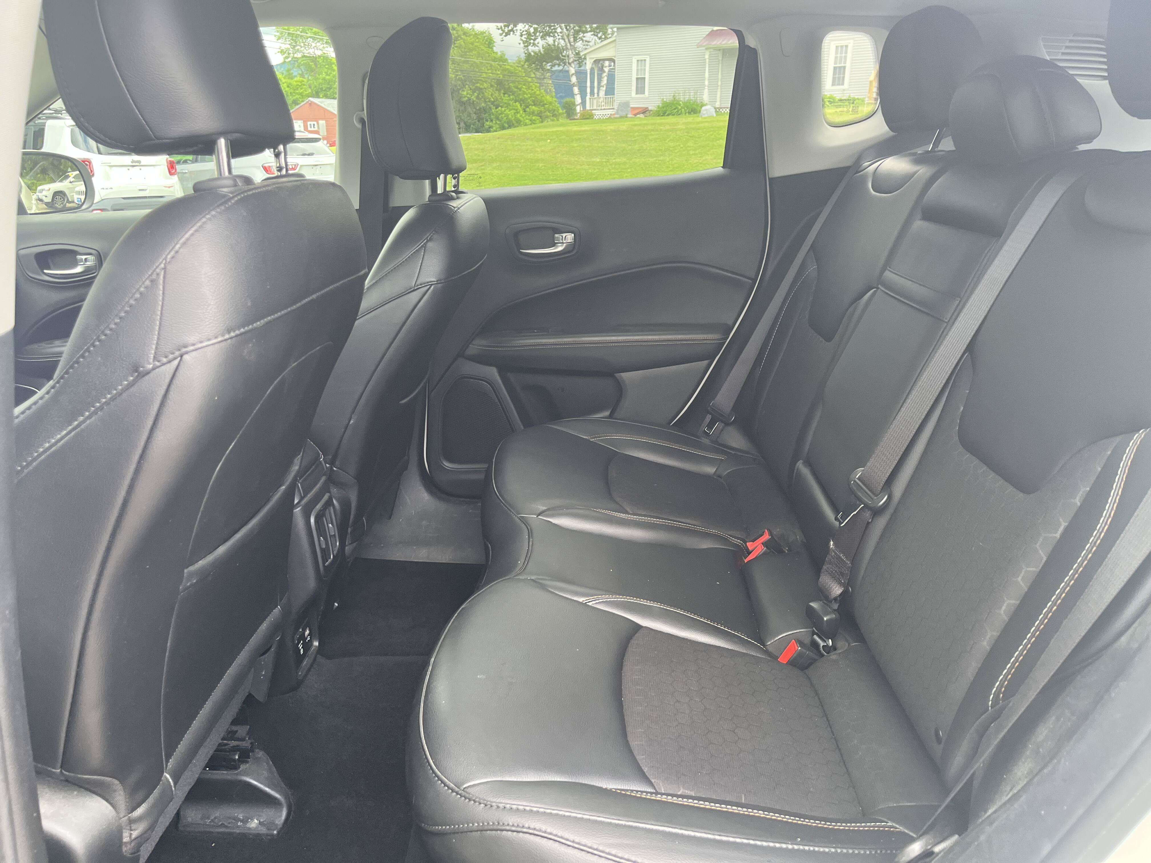 Certified 2019 Jeep Compass Latitude w/ Cold Weather Group AWD/4WD image 10