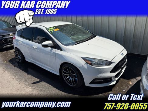 Used 2018 Ford Focus ST FWD image 1