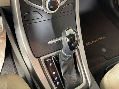 Used 2016 Hyundai Elantra SE image 9