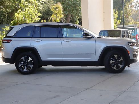 New 2023 Jeep Grand Cherokee 4xe w/ Luxury Tech Group II image 4