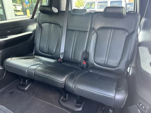 Used 2024 Jeep Wagoneer L Series II image 31