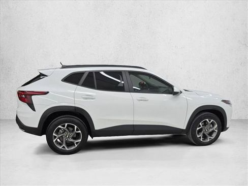Certified 2024 Chevrolet Trax LT w/ Driver Confidence Package FWD image 4