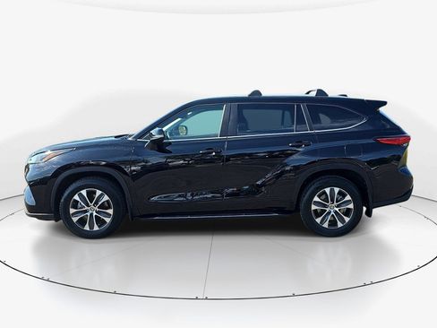 Used 2023 Toyota Highlander XLE AWD/4WD image 7